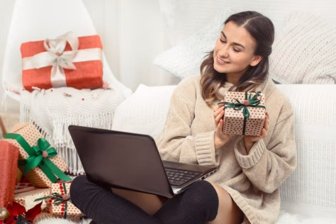 Kodėl per Kalėdas išleidžiame per daug? Paaiškėjo, jog brangias dovanas perkate ne dėl artimųjų