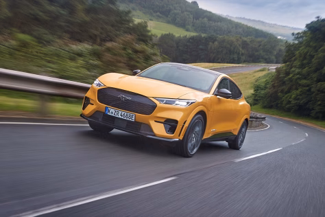 „Ford“ keičia elektromobilių gamybos strategiją: bendrovė siekia sumažinti nuostolius ir ketina pasiūlyti gerokai pigesnius modelius