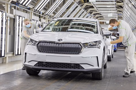 Istorinis „Škoda“ pardavimų šuolis: elektromobiliai iškėlė bendrovės automobilius į trejetuką