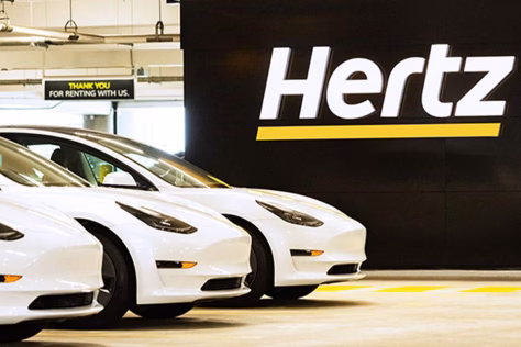 Automobilių nuomos milžinė parduoda dalį elektromobilių: elektriniais varikliais aprūpintus automobilius pakeis tais, kurie veikia su vidaus degimo varikliais
