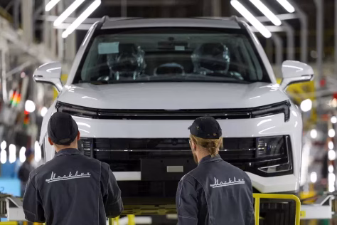 Stiprėjantis sovietmečio dvelksmas Rusijos automobilių rinkoje: pristatytas naujas „Moskvich“ automobilis, kuris jau kažkur matytas