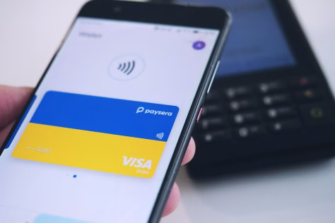 Apgaulė bekontakčiu būdu: specialistai atskleidė, kaip patys perduodate kortelės duomenis sukčiams