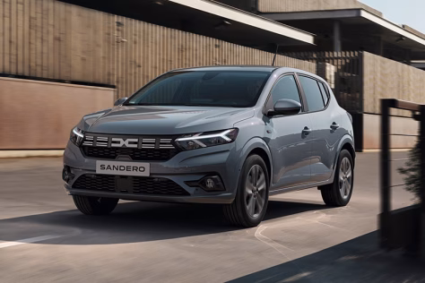 „Tesla“ šedevras praras geriausiai Europoje parduodamo automobilio titulą, jį perims „Dacia“ sukurtas modelis, kurio populiarumas nustebins daugelį