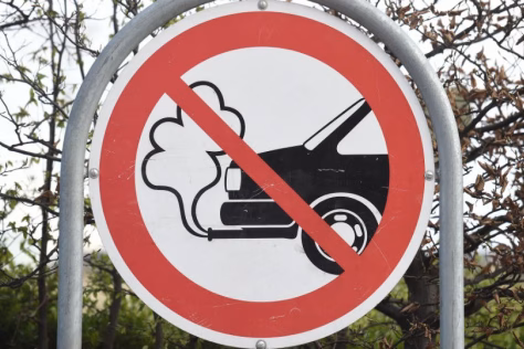 Vidaus degimo variklių dienos jau suskaičiuotos, įvardinta, kada šie automobiliai visiškai išnyks