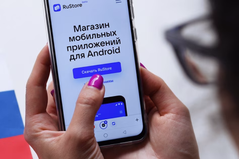 Rusijoje bandoma sugrįžti iš akmens amžiaus: Kremlius telefonus siekia ir vėl paversti išmaniais, tačiau įgyvendinti beprotišką sumanymą nebus lengva