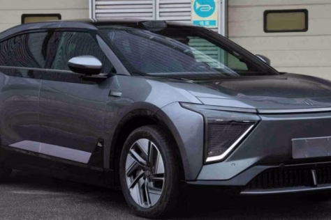 Didieji automobilių gamintojai turėtų ne juokais sunerimti: į Europą netrukus žengs didelių ambicijų turinti Kinijos bendrovė