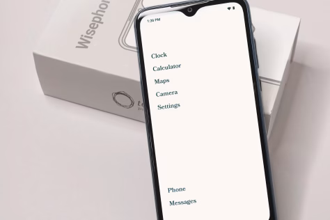 Neįtikėtinai auganti telefonų rinkos tendencija: vis daugiau dėmesio susilaukia įrenginys, kuris visiškai neprimena mums įprastų išmaniųjų telefonų