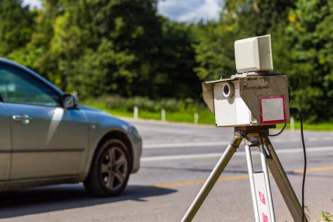 Vairuotojai pergudrauja greičio matuoklių sistemą: lenkų naudojama schema gali smarkiai atsirūgti