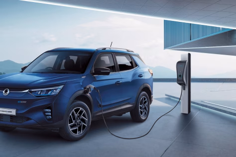 Nuo asfalto nulipti drąsinantis elektrinis SUV: kaip gamintojai dėlioja šį pasjansą?