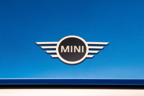 Pristatė naująjį 5 durų „Mini Cooper“ – salono apšvietimą parinks pagal jūsų įkeltą nuotrauką