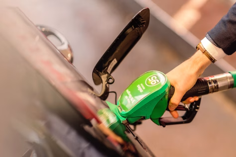 Vairuotojai turi ne tik aktyviau rūpintis automobilio priežiūra, bet ir skirti didesnį dėmesį degalų kokybei: ekspertas pasakė, kodėl turėtumėte rinktis „premium“ kategorijos degalus