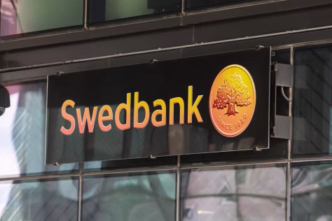 „Swedbank“ nebeteiks šios paslaugos savo klientams: banko žingsnis supykdė žmones, pasakė, kas keisis