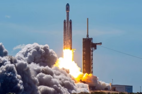 Mėnulio misija pakibo ant plauko: NASA siunčia kritinį įspėjimą „SpaceX“, situacija tapo įtempta