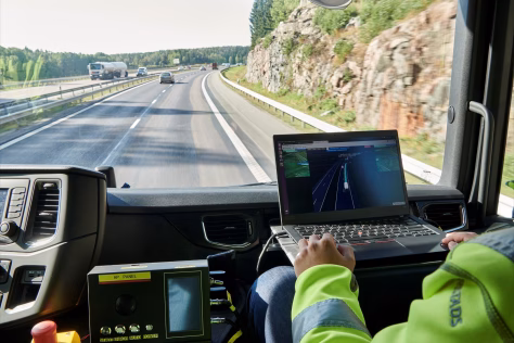 Prekių pristatymas nuo durų iki durų mažai ką bestebina – dėl pažangių planavimo ir logistikos priemonių siuntiniai greitai pasiekia savo gavėjus: ko trūksta, kad įvyktų lūžis?