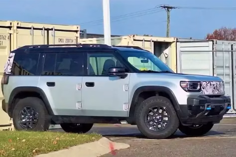 Nuotraukose užfiksuotas dar nepristatytas „Jeep Recon“ automobilis, kurio oficialaus debiuto laukiama jau sausio mėnesį