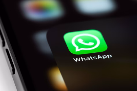 Per šias šventes jūsų žinučių laukė ne tik artimieji, bet ir dirbtinis intelektas: „ChatGPT“ jau veikia per „WhatsApp“, kaip išbandyti artėjant naujametiniam vakarėliui?