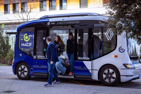 Autonominės transporto priemonės viešajame transporte: didėjantis miestų savivaldų ir judumo operatorių susidomėjimas „Renault Group“ technologijomis