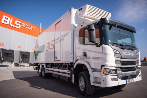 Tvaresnė ateitis jau čia: „Baltic Logistic Solutions“ įsigijo pirmąjį Lietuvoje „Scania“ elektrinį sunkvežimį
