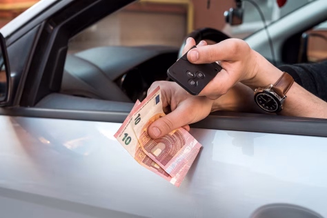 Pamirškite grynuosius pinigus: visoje Europoje įsigalios pakeitimai, kuris iš esmės pakeis automobilių rinką