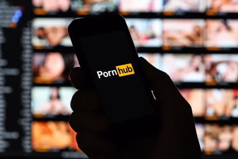 Prancūzai lieka be pornografinio turinio: dėl naujai priimto įstatymo, populiarios platformos pasitraukė iš šalies