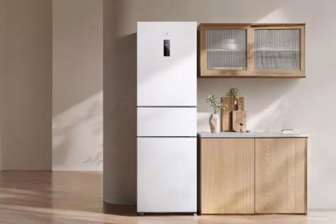 „Xiaomi“ pristatė naują kompaktišką „Mijia“ serijos šaldytuvą, kurio kaina nesieks nė 300 eurų