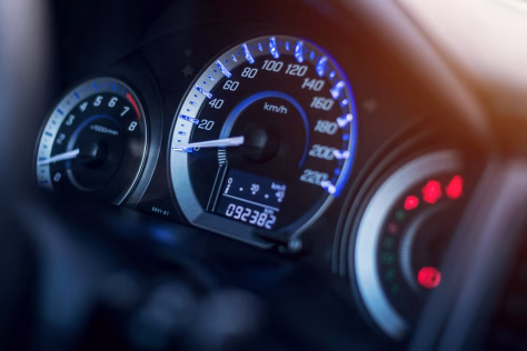 Pateikiami neįtikėtini skaičiai: lietuviai kasmet praranda milijonus dėl suklastotos automobilių ridos