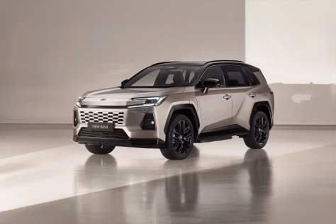 „Toyota“ paskelbė apie naujos kartos „RAV4“ modelį: automobilis aprūpintas patobulintais hibridiniais sprendimais