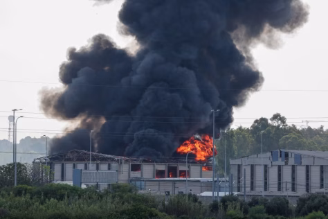 Izraelio miestai atsidūrė pragare: Tel Avivas skęsta liepsnose, Iranas paleido keršto raketas, žmonės bėga į slėptuves