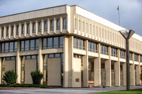 Skandalingas tyrimas: šalyje aiškinamasi, kaip krašto apsaugos milijonai ištirpo be pėdsakų