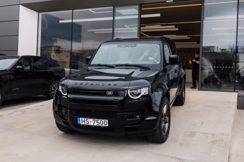 Lietuvis Dakare lenktyniaus serijiniu „Defender“ automobiliu: važiuos tuo pačiu visureigiu kaip ir į parduotuvę