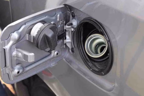 Jokiu būdu nepilkite šito benzino: rizikos žiemą pasiekė maksimumą, gali padaryti daug žalos