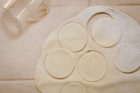 Lengviau ir skaniau nebūna: vienas sluoksniuotos tešlos triukas ir jau turi profesionalų desertą