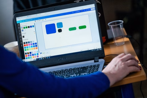 VDU studentų kasdienybė: virtualios realybės, kompiuterinių žaidimų ir kitų multimedijos technologijų kūrimas