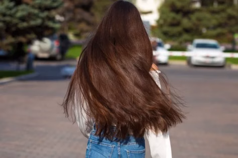 Plaukai lūžinėja, slenka ir prarado žvilgesį? Šie 5 įpročiai kenkia jūsų plaukams, to negalima daryti