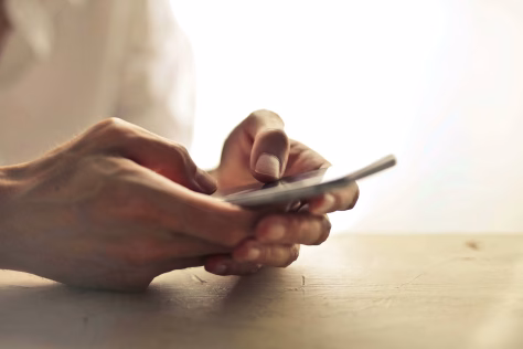 Telefoniniai sukčiai terorizuoja lietuvius: bankai nesuspėja, o pinigai pranyksta tiesiog akyse
