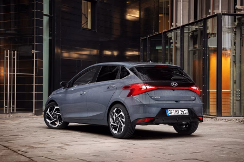 Ar mažesni automobiliai taps didžiu sprendimu miestams? Kainų ir patogumo argumentai stebina