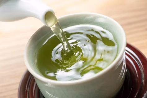 Ar žinote, kuo užsigerti vaistus? Specialistai įspėja apie pavojingą derinį, šią klaidą daro daugelis