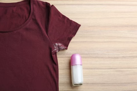 Antiperspiranto dėmės gadina drabužius? Šie paprasti triukai akimirksniu pašalins visas dėmes