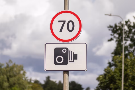 Papildomi ženklai prie greičio matuoklių: pasakė viską, ką privalo žinoti šalies vairuotojai, svarbūs pokyčiai