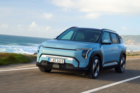 Automobilių pramonėje bręsta revoliucija: įvardijo, kokius pokyčius vairuotojai ras naujuose automobiliuose