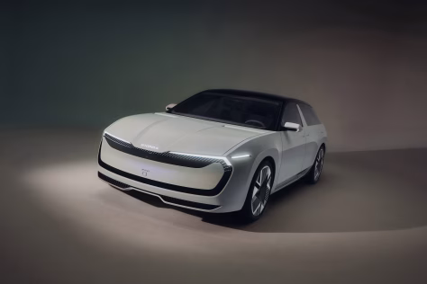„Škoda“ pristatė elektrinį ateities universalą, kuris keičia spalvą, turi šaldytuvą ir dirbtinio intelekto palydovę