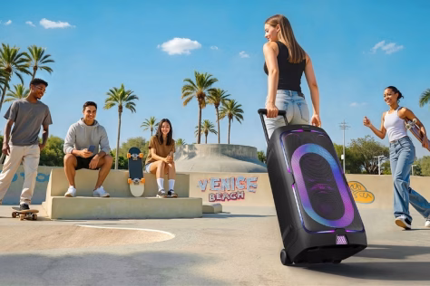 Naujiena vakarėlių mėgėjams: „Samsung“ pristato „Sound Tower“ garso kolonėlę su LED apšvietimu