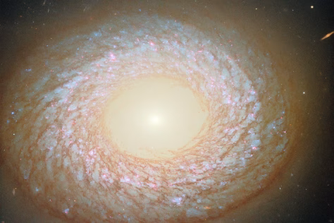 NASA mokslininkai šokiruoti: giliai danguje aptikta galaktika, kuri neatitinka absoliučiai jokios klasės