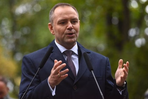 Lenkija meta kaltinimus atgal Maskvai: žvalgybos vadas neigia ryšius su pasikėsinimu į rusų generolą