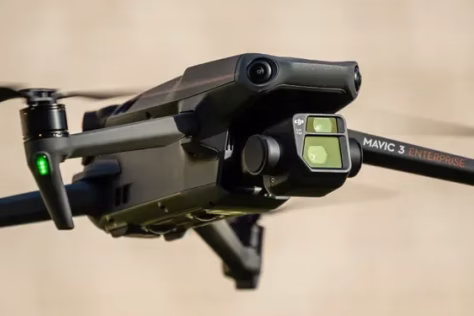 Skraidantys šnipai ar tyla prieš audrą? Dronai virš ligoninių, elektrinių ir karinių objektų, grėsmė auga