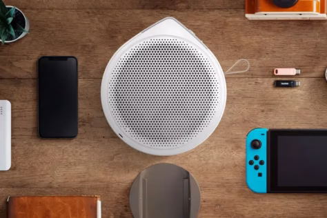 „BenQ“ pristatė „GV32“ nešiojamą vaizdo projektorių su „Google TV“ ir 18W garsiakalbių sistema