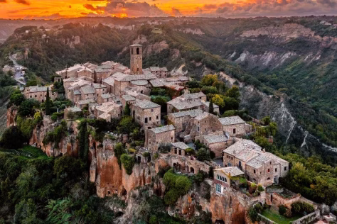 Šis miestas griūva tiesiog akyse: atskleidė, kodėl turistai plūsta į vieną pavojingiausių Italijos vietų