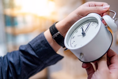 Nauji duomenys atskleidžia šokiruojančią tiesą: laiko persukimas nebetaupo elektros, o tik didina sąskaitas