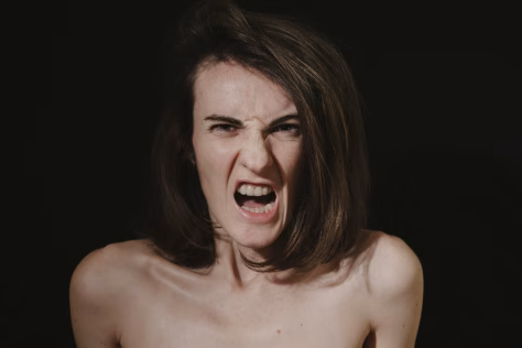 Šios 5 frazės naikina moters pasitikėjimą: frazės, kurios moterims skamba kaip priekaištas