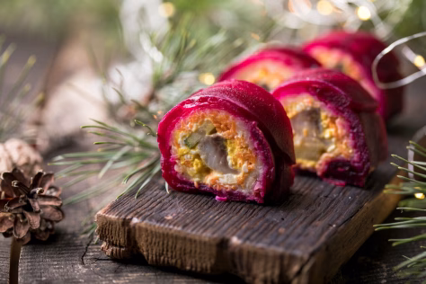 Dėl tokių „sušių“ per Kūčias net ir tradicijų mylėtojai pames galvas: silkė pataluose be papildomų išlaidų